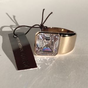 Henri Bendel Luxury side view ring.